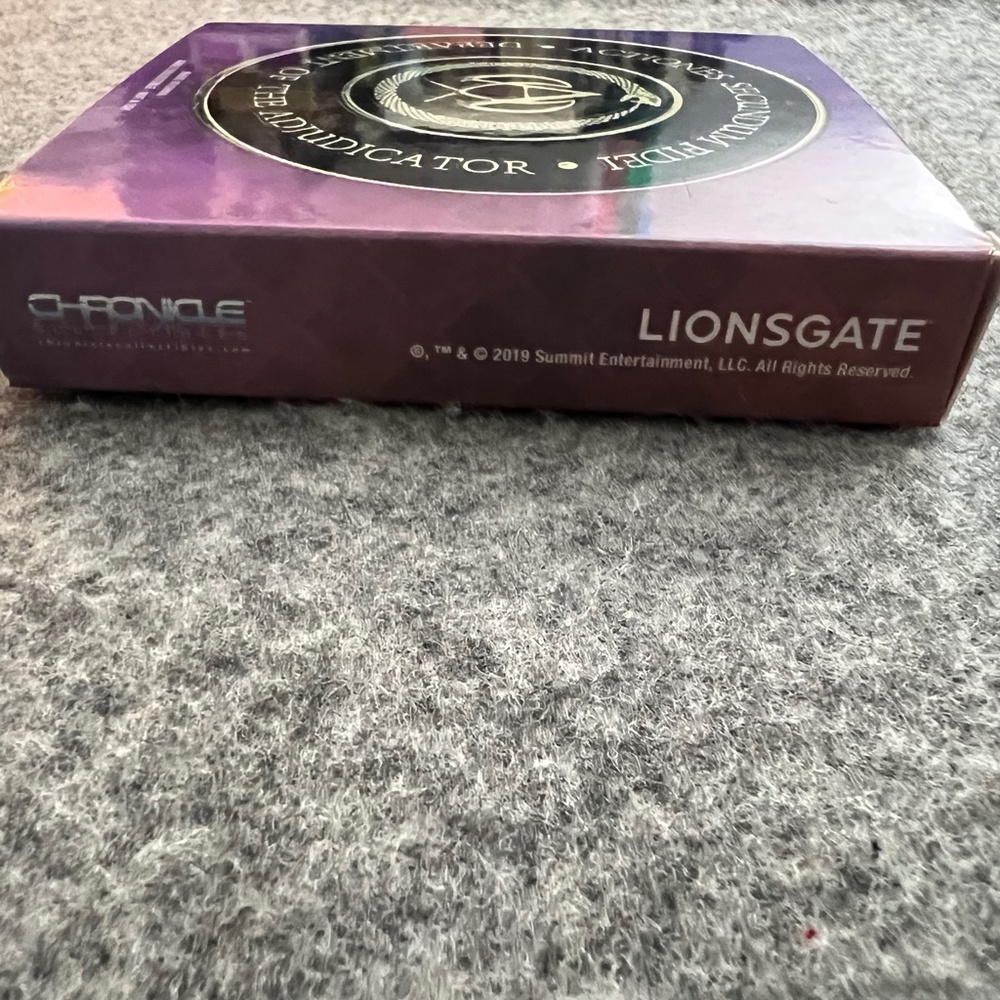JOHN WICK 3 Parabellum Adjudicator's Medallion Replica by Chronicle Collectibles - Picture 4 of 7